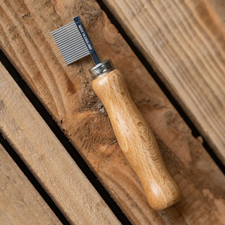Smart grooming quarter marking comb